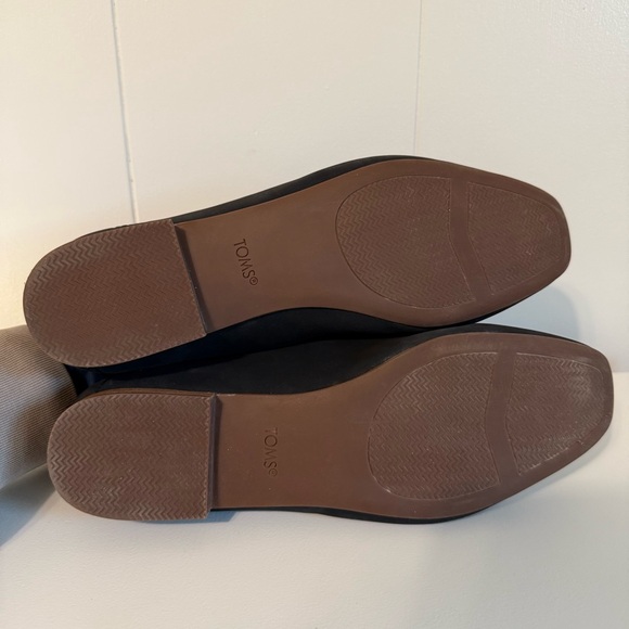 Woman’s Black Leather Loafer Tom’s Size 10 - Picture 8 of 8